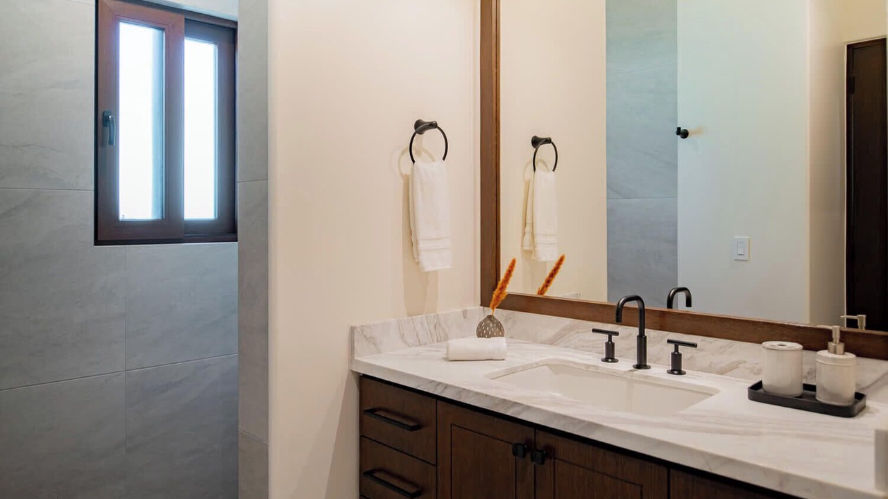 Photo of Bathroom in Buzzards