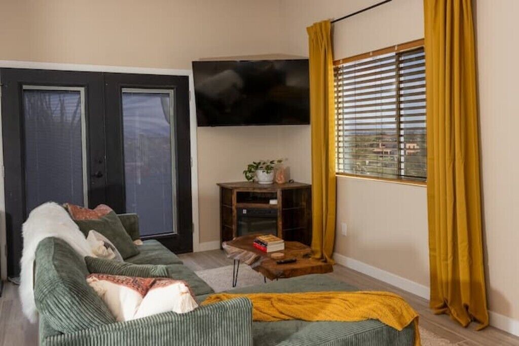 Photo of Livingroom in Del Cerro Estates