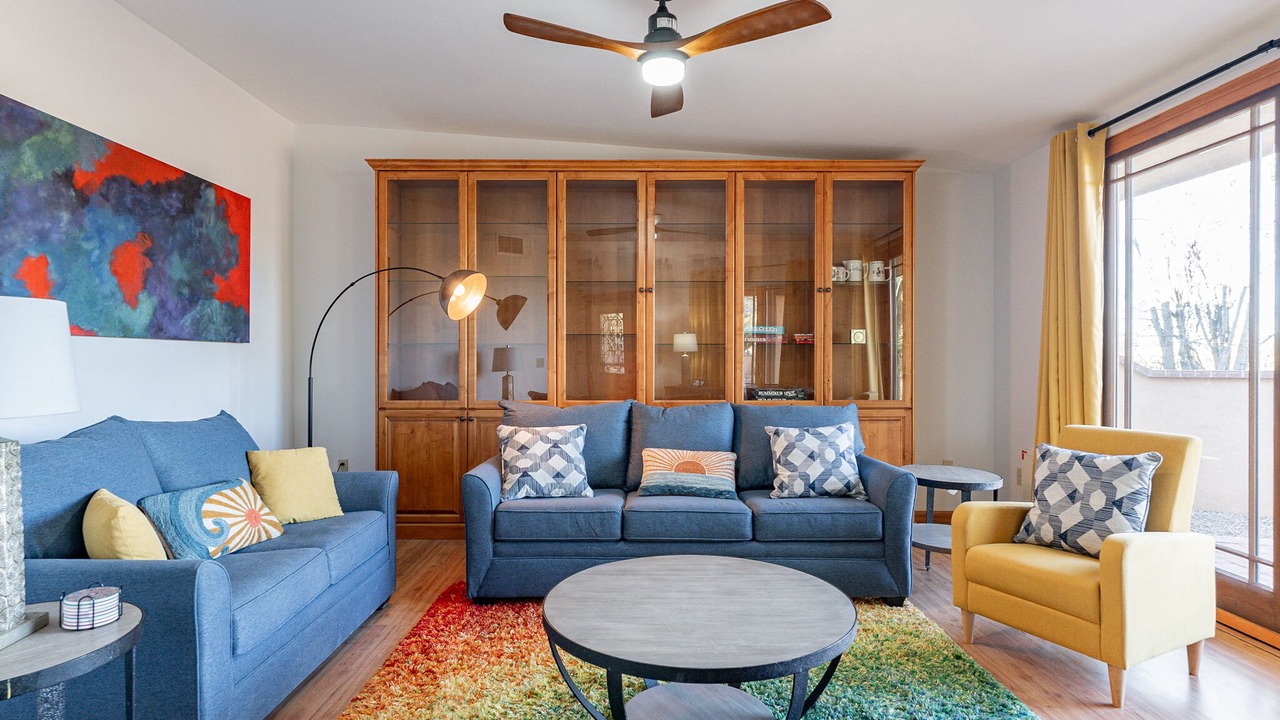 Photo of Livingroom in Suffolk Hills