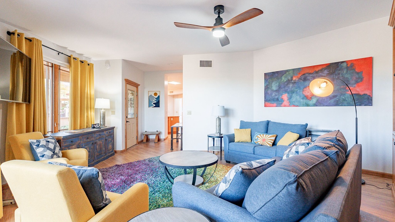 Photo of Livingroom in Suffolk Hills