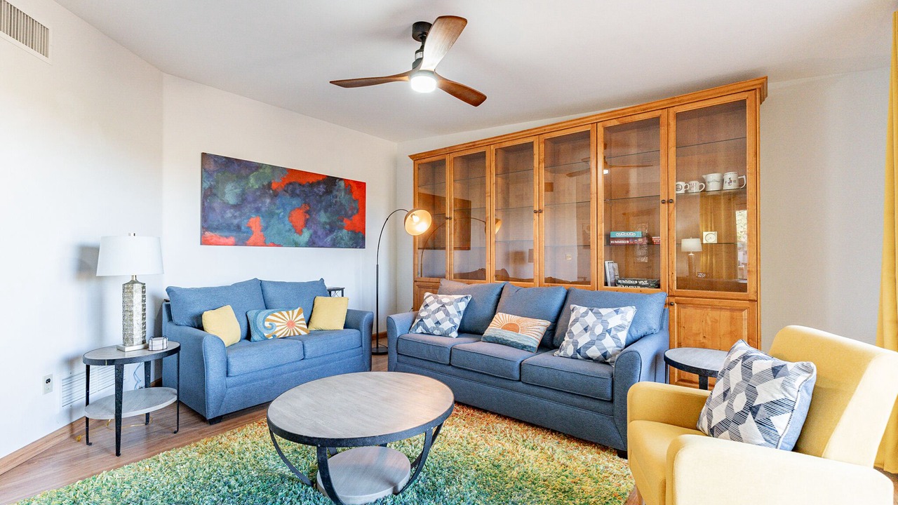 Photo of Livingroom in Suffolk Hills
