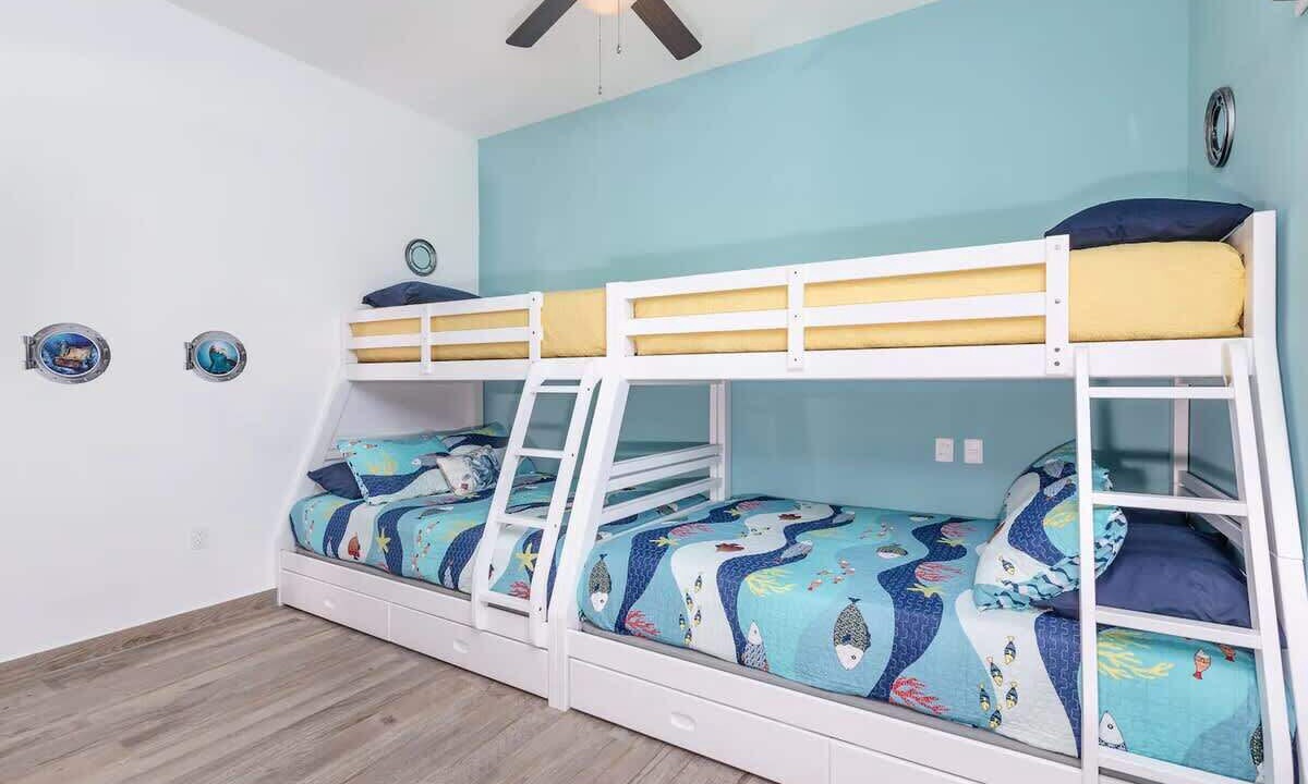 Photo of Bedroom in Laguna Shores