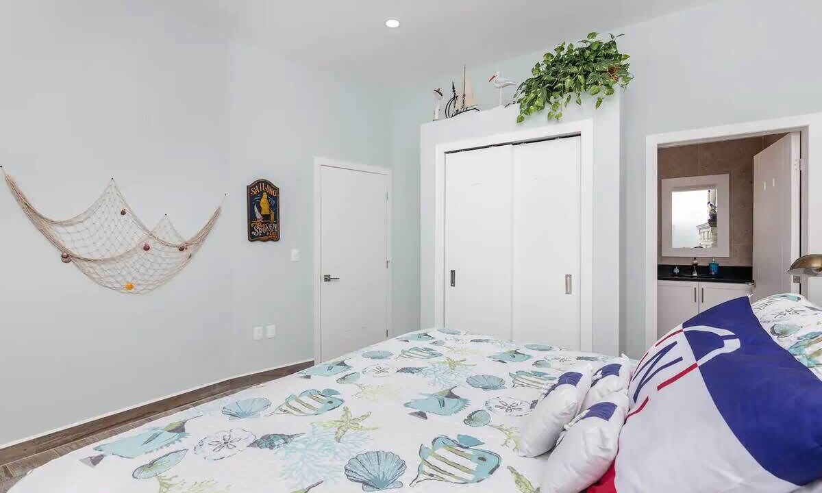 Photo of Bedroom in Laguna Shores