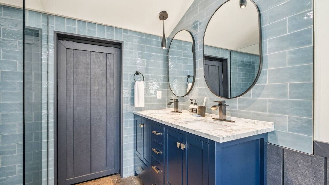Photo of Bathroom in Garfield