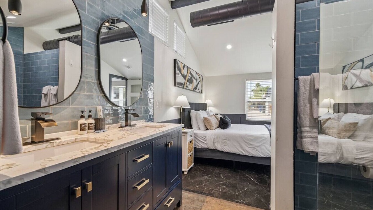 Photo of Bathroom in Garfield
