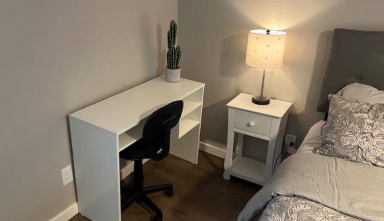 Photo of Bedroom in Scottsdale Estates Six