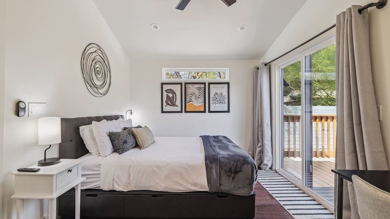 Photo of Bedroom in Garfield