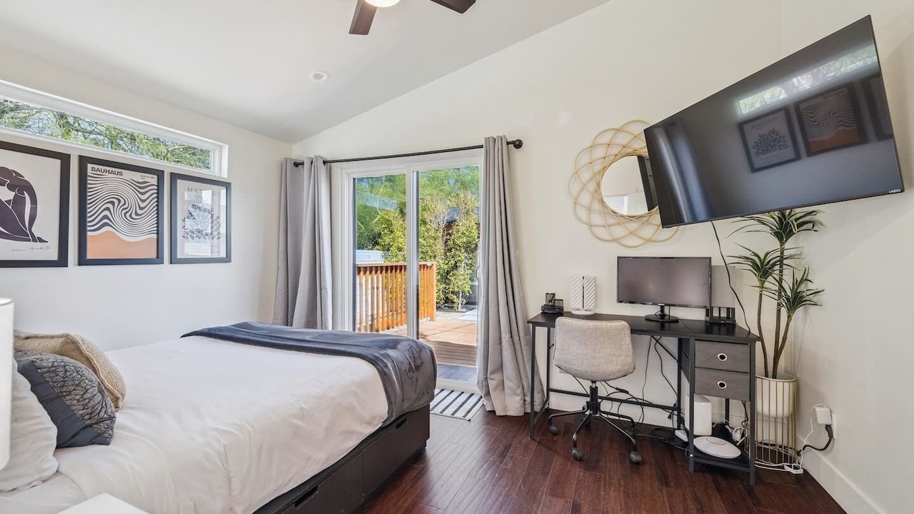 Photo of Bedroom in Garfield