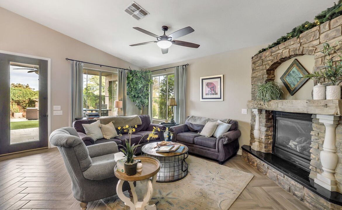 Photo of Livingroom in Higley Groves