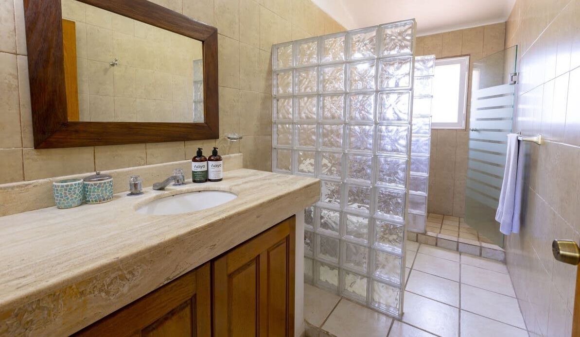 Photo of Bathroom in Isla Iguana
