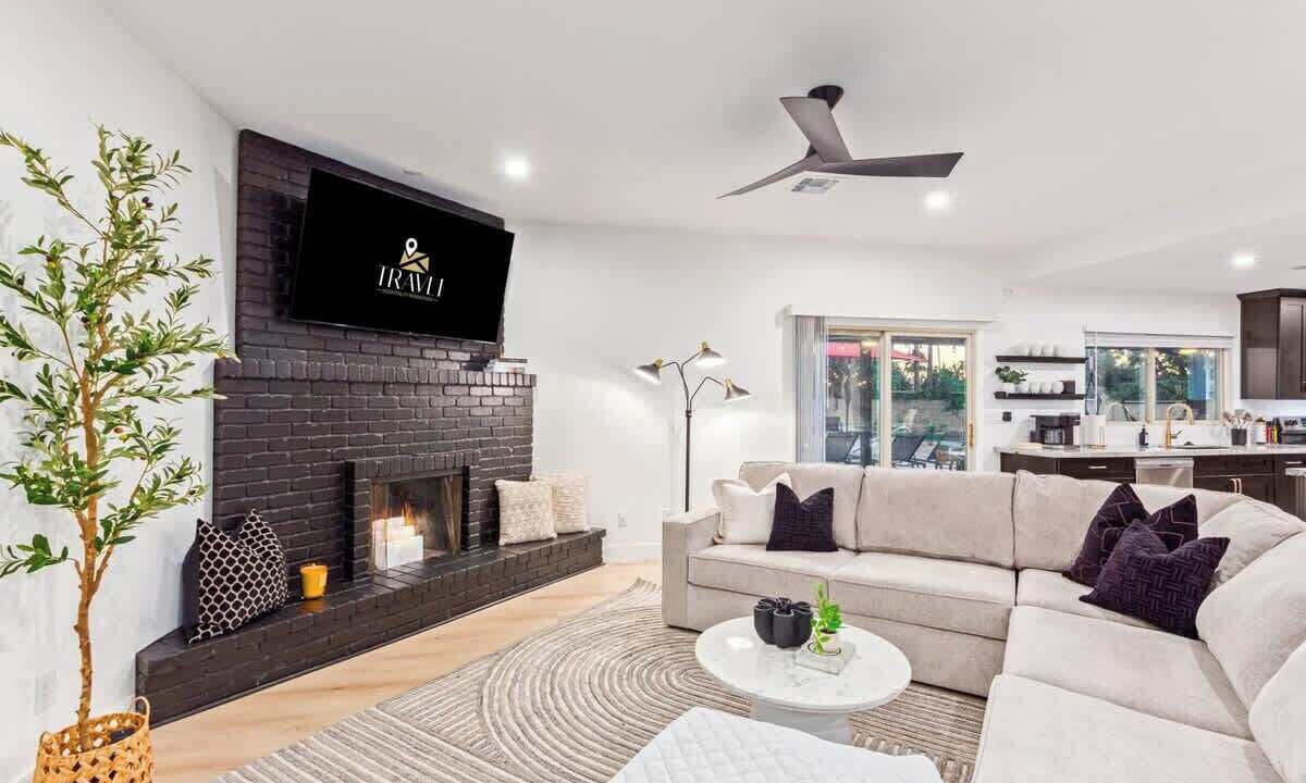 Photo of Livingroom in Thunderbird Desert Estates