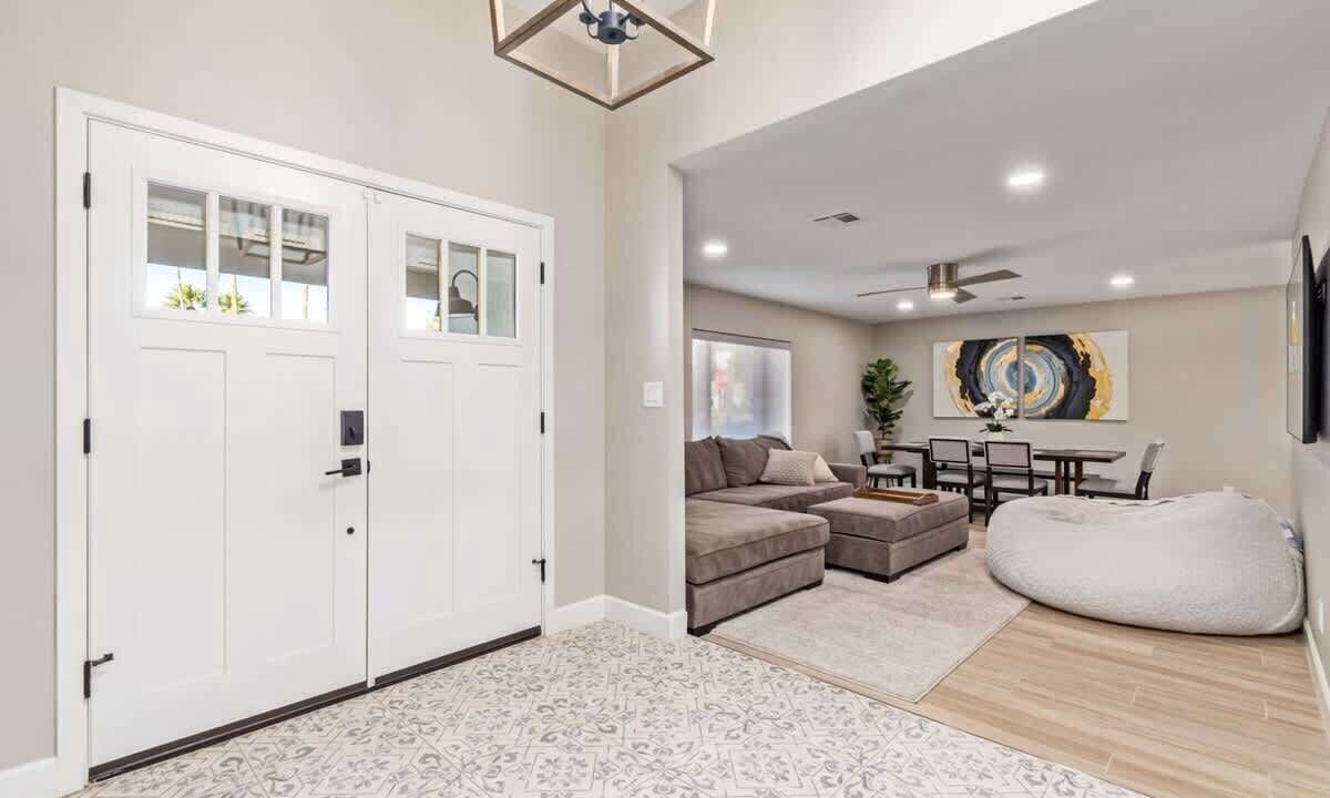Photo of Livingroom in Raskin Estates