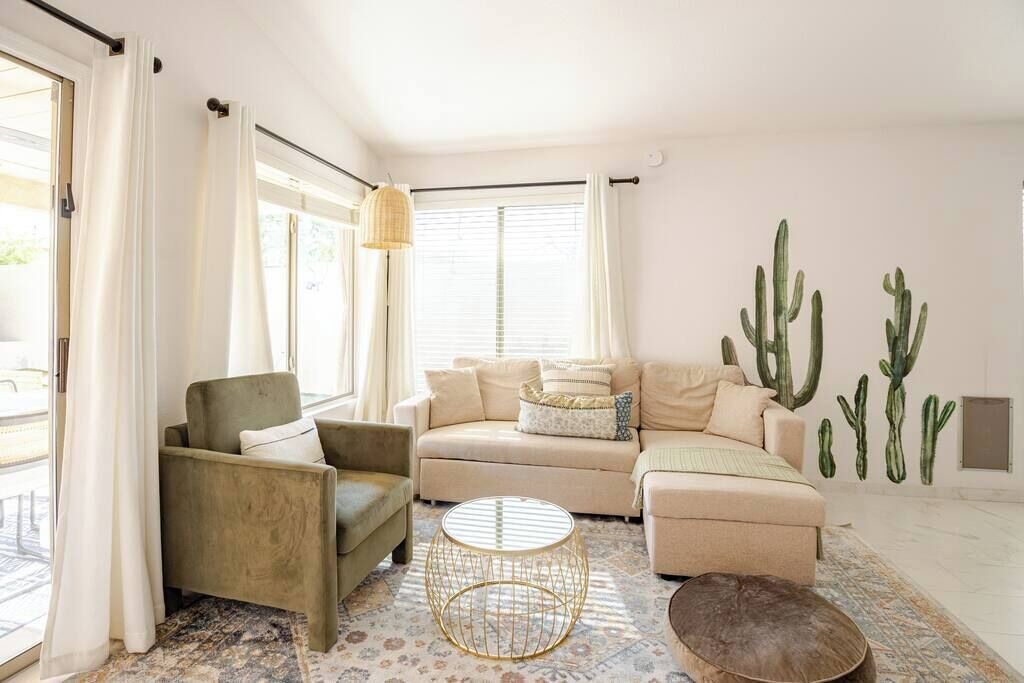 Photo of Livingroom in Desert Ridge
