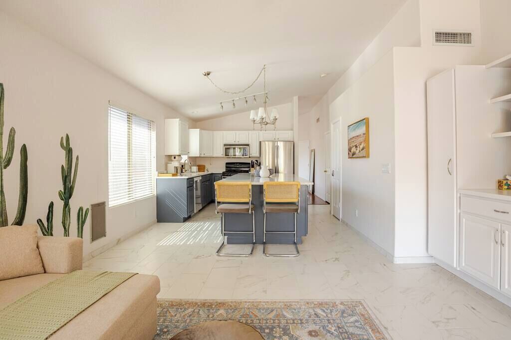 Photo of Livingroom in Desert Ridge