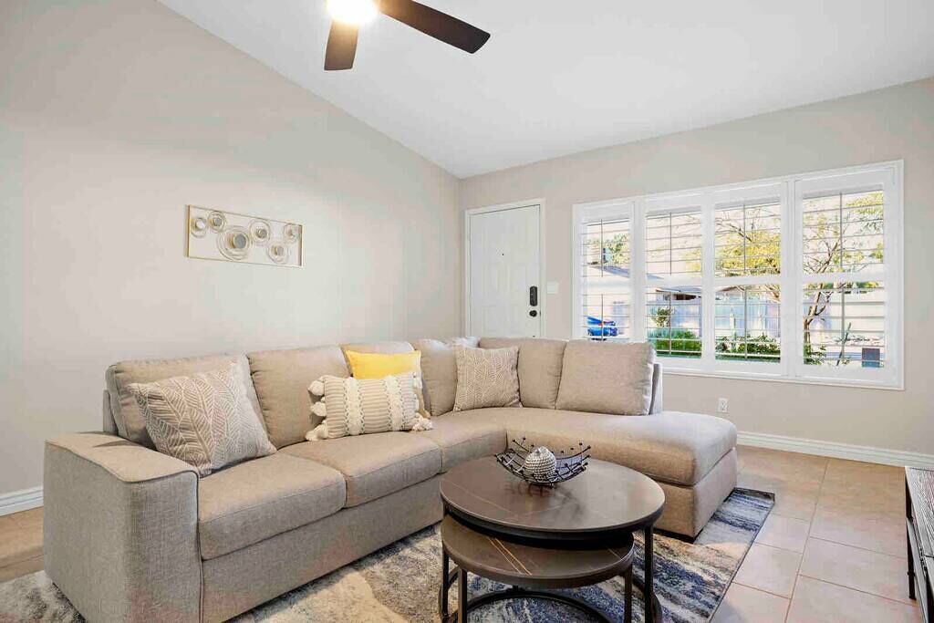 Photo of Livingroom in Central Scottsdale