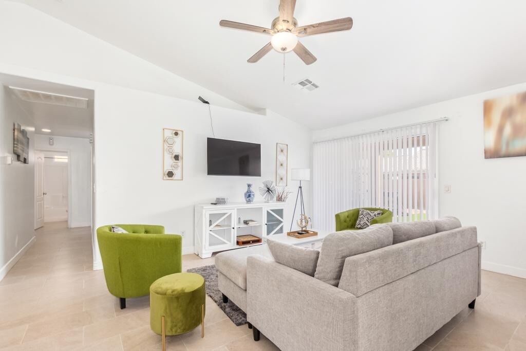Photo of Livingroom in Maryvale