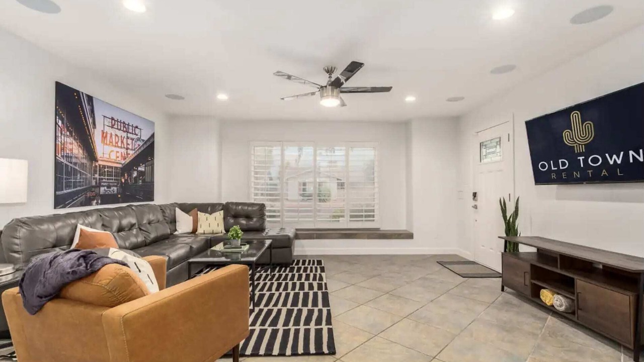 Photo of Livingroom in Scottsdale Estates Nine