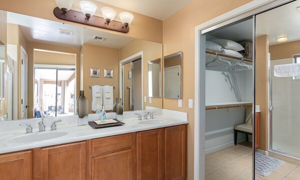 Photo of Bathroom in Continental Reserve