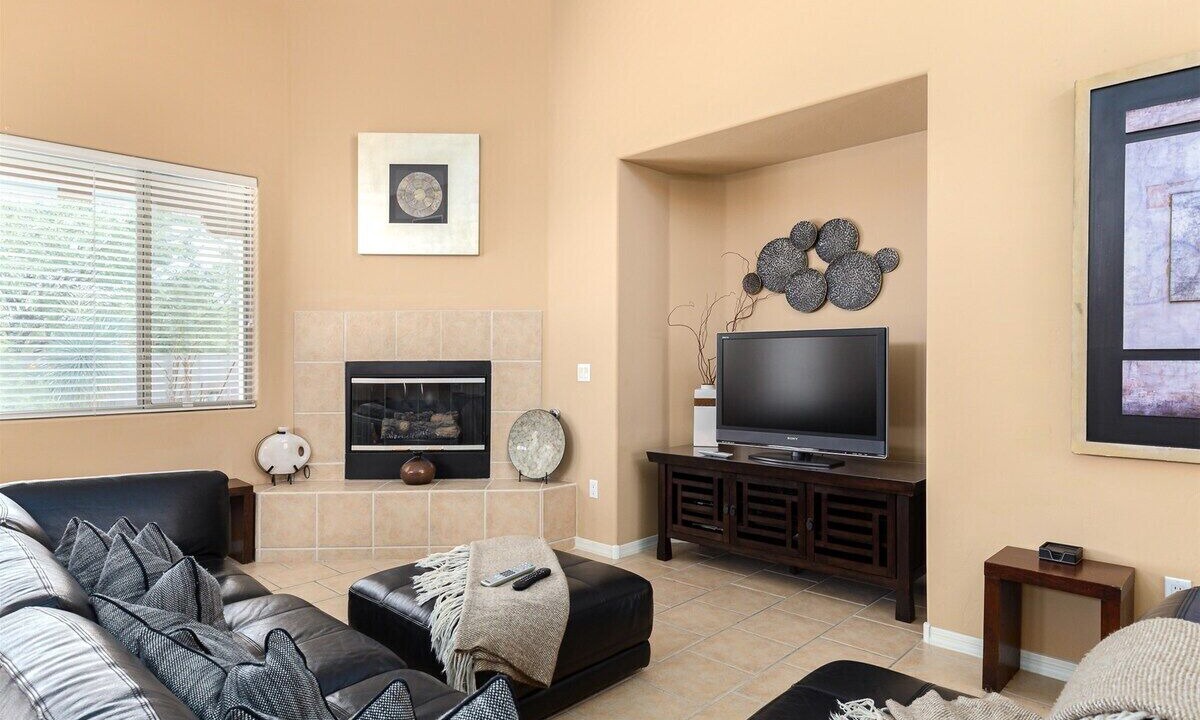 Photo of Livingroom in Continental Reserve