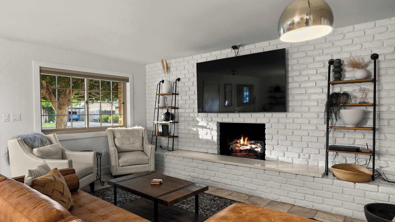 Photo of Livingroom in Paradise Plaza