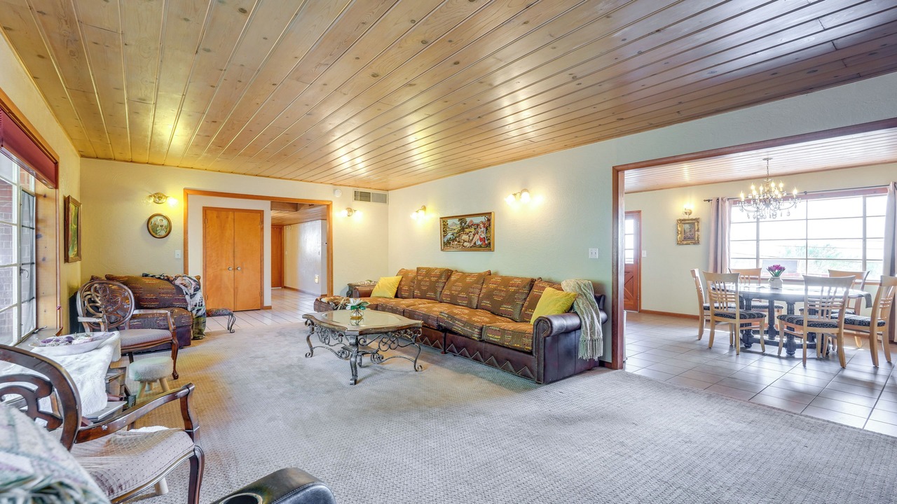 Photo of Livingroom in Paradise Valley Village