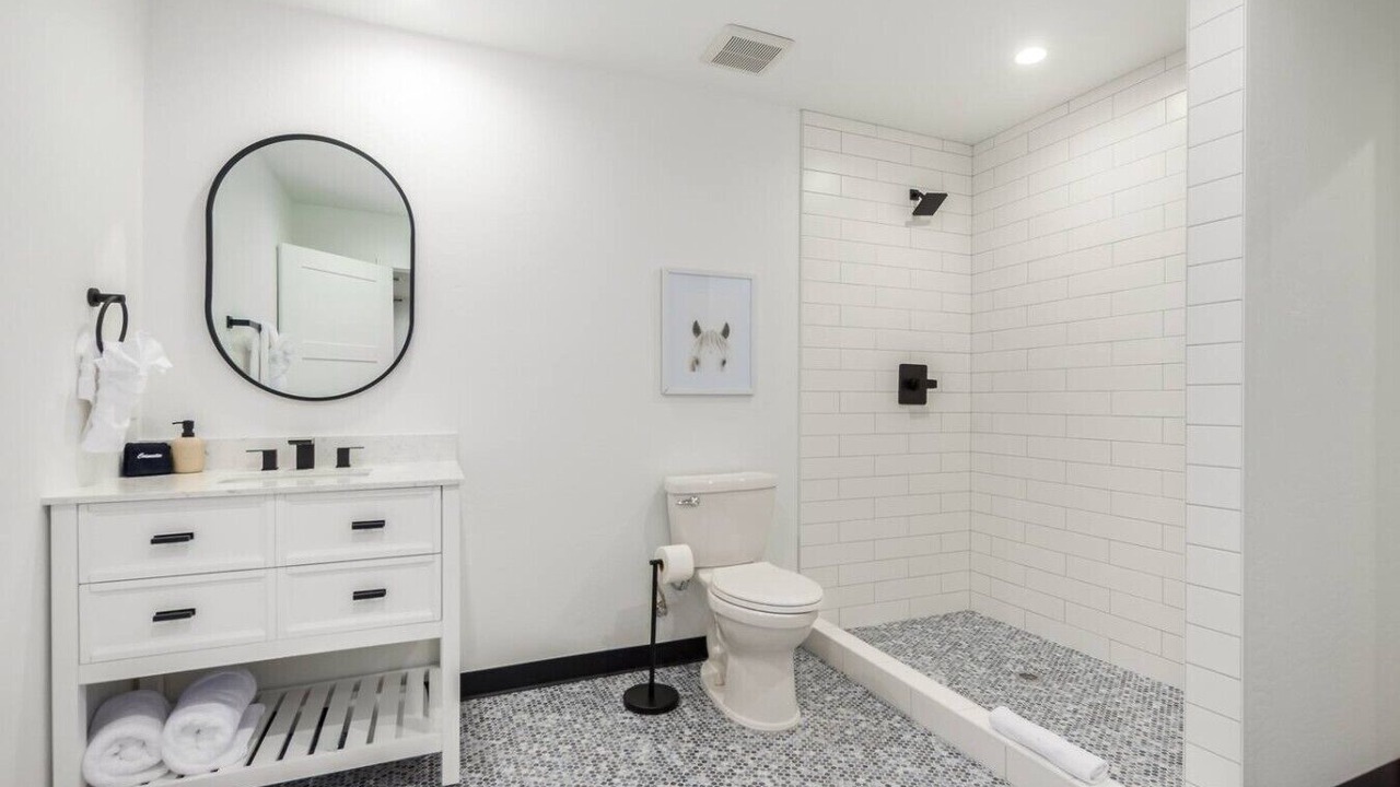 Photo of Bathroom in Desert Shadows