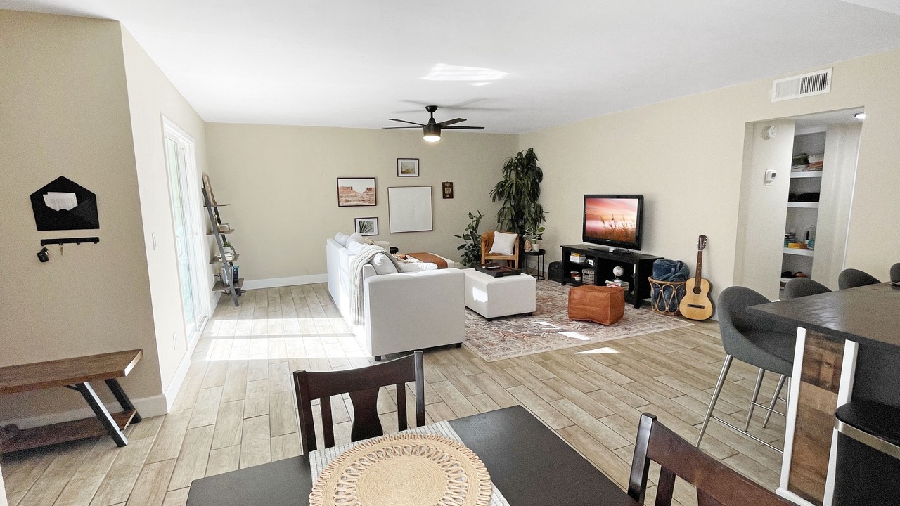 Photo of Livingroom in Camelback East