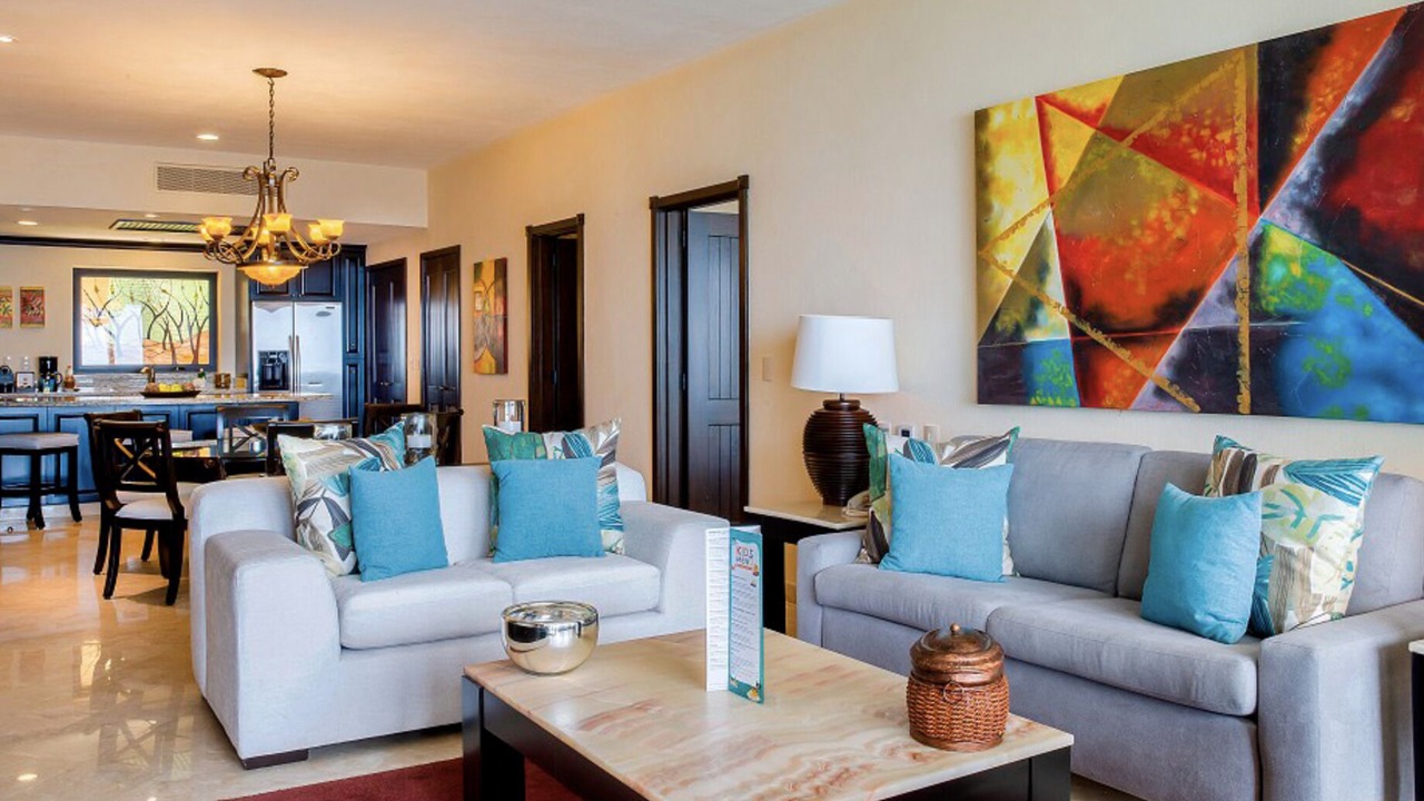 Photo of Livingroom in South Shore Hotel Area