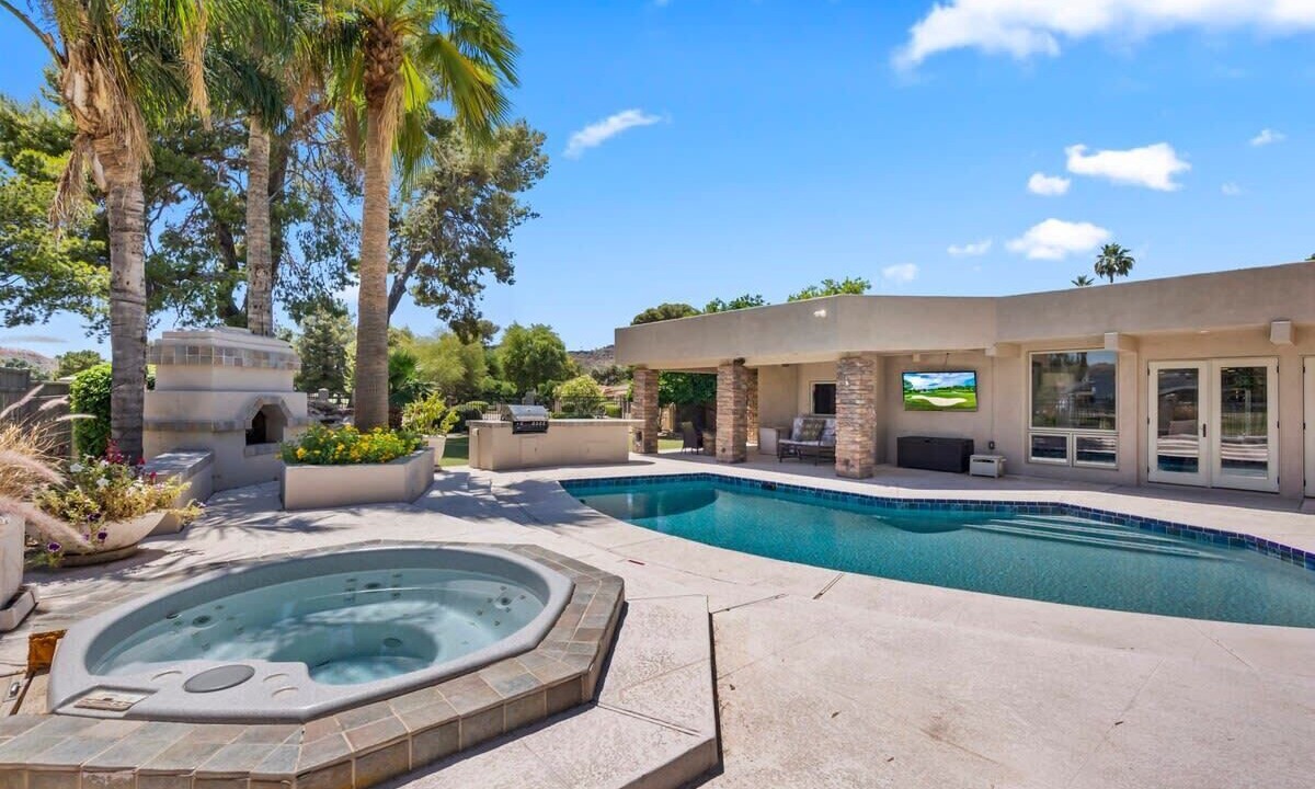 Photo of Outdoor in Moon Mountain Vistas