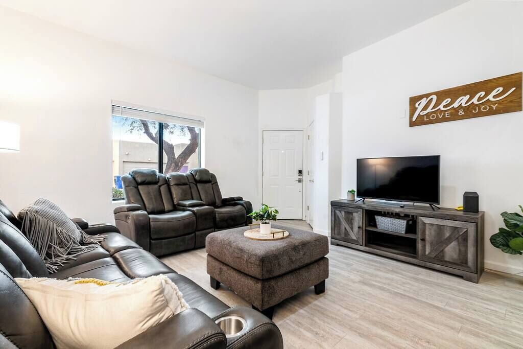 Photo of Bedroom in Groves Lincoln Park