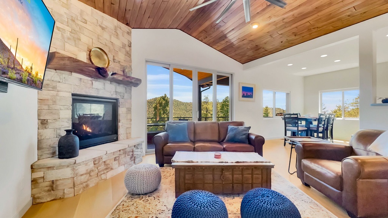 Photo of Livingroom in Strawberry