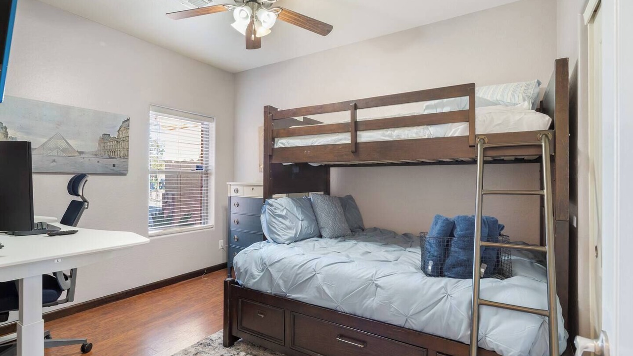 Photo of Bedroom in Paradise Valley Village
