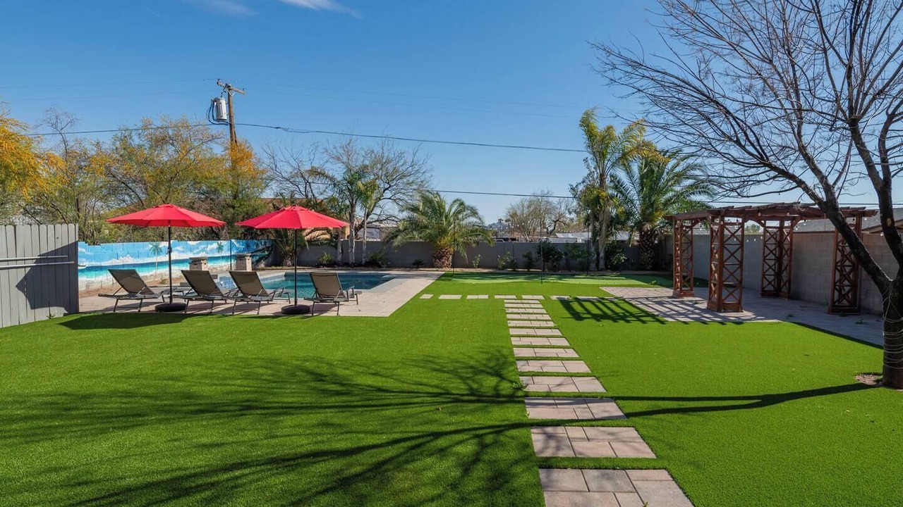 Photo of Outdoor in Paradise Valley Village