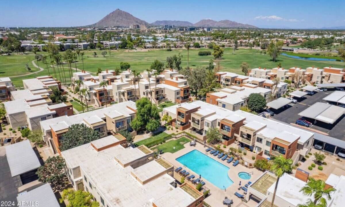 Photo of Outdoor in Scottsdale Estates Six