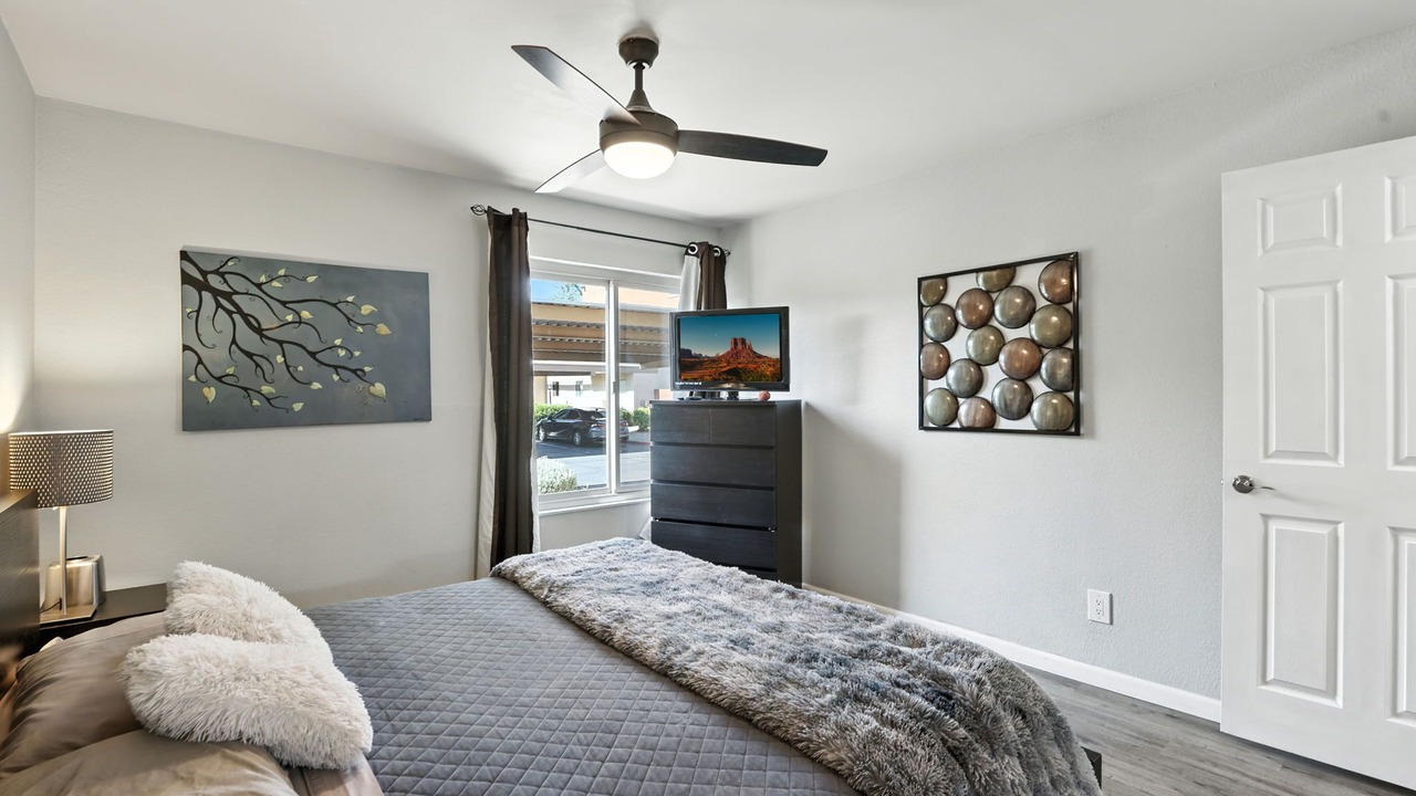 Photo of Bedroom in Scottsdale Estates Six
