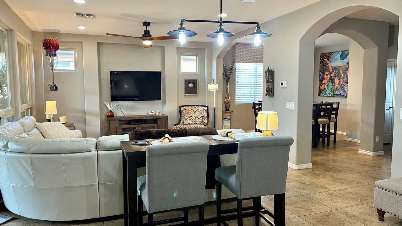Photo of Livingroom in Encanterra