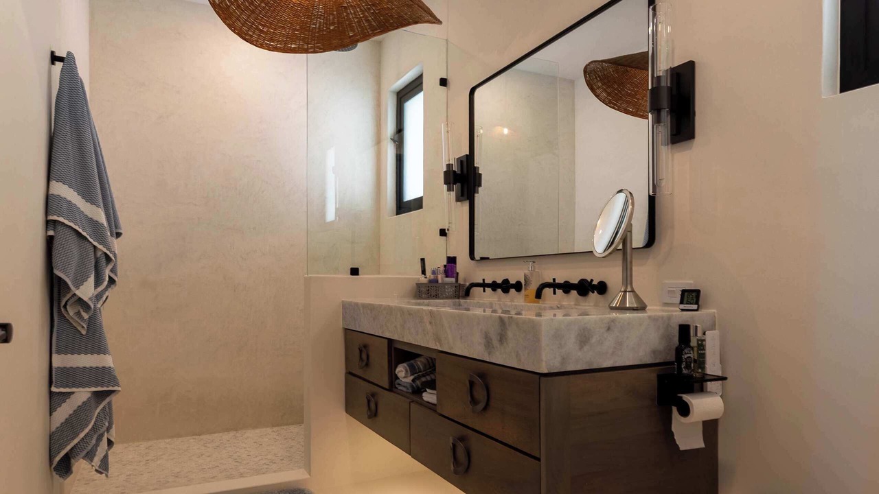 Photo of Bathroom in Buzzards