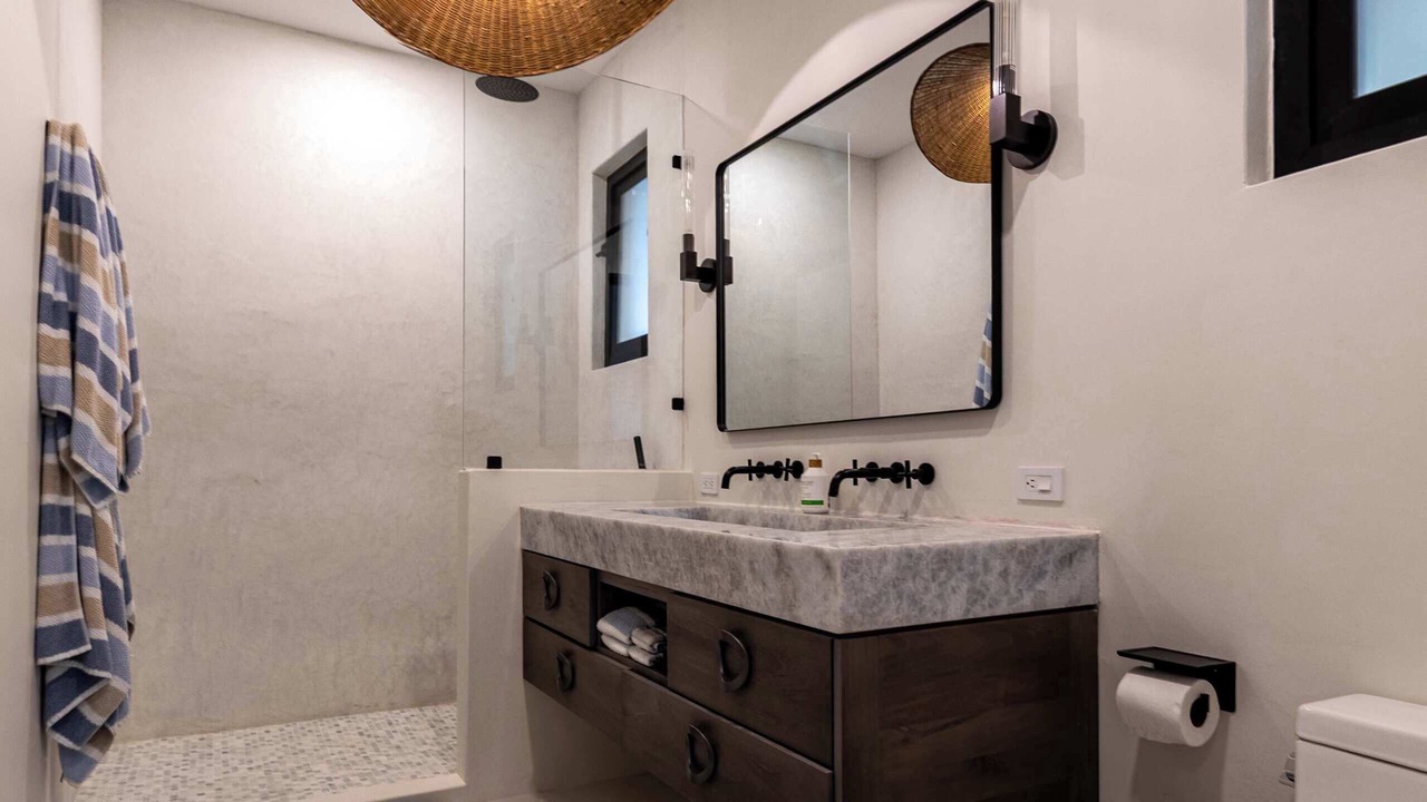 Photo of Bathroom in Buzzards
