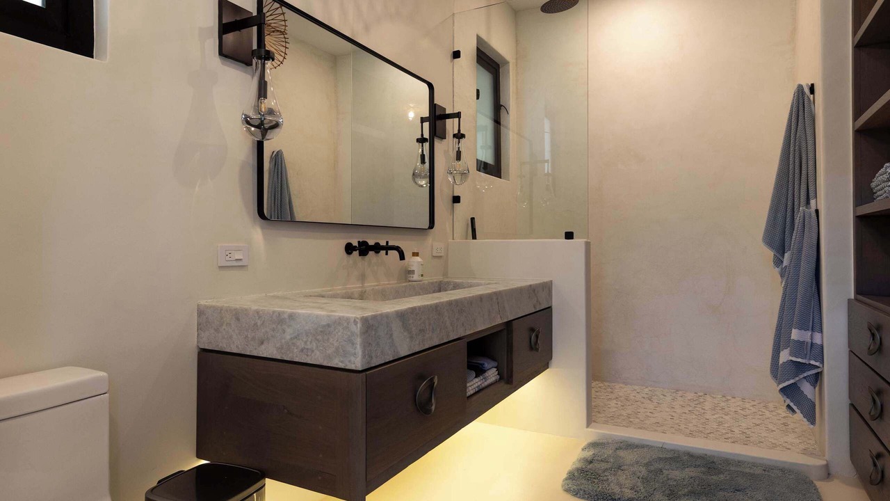 Photo of Bathroom in Buzzards