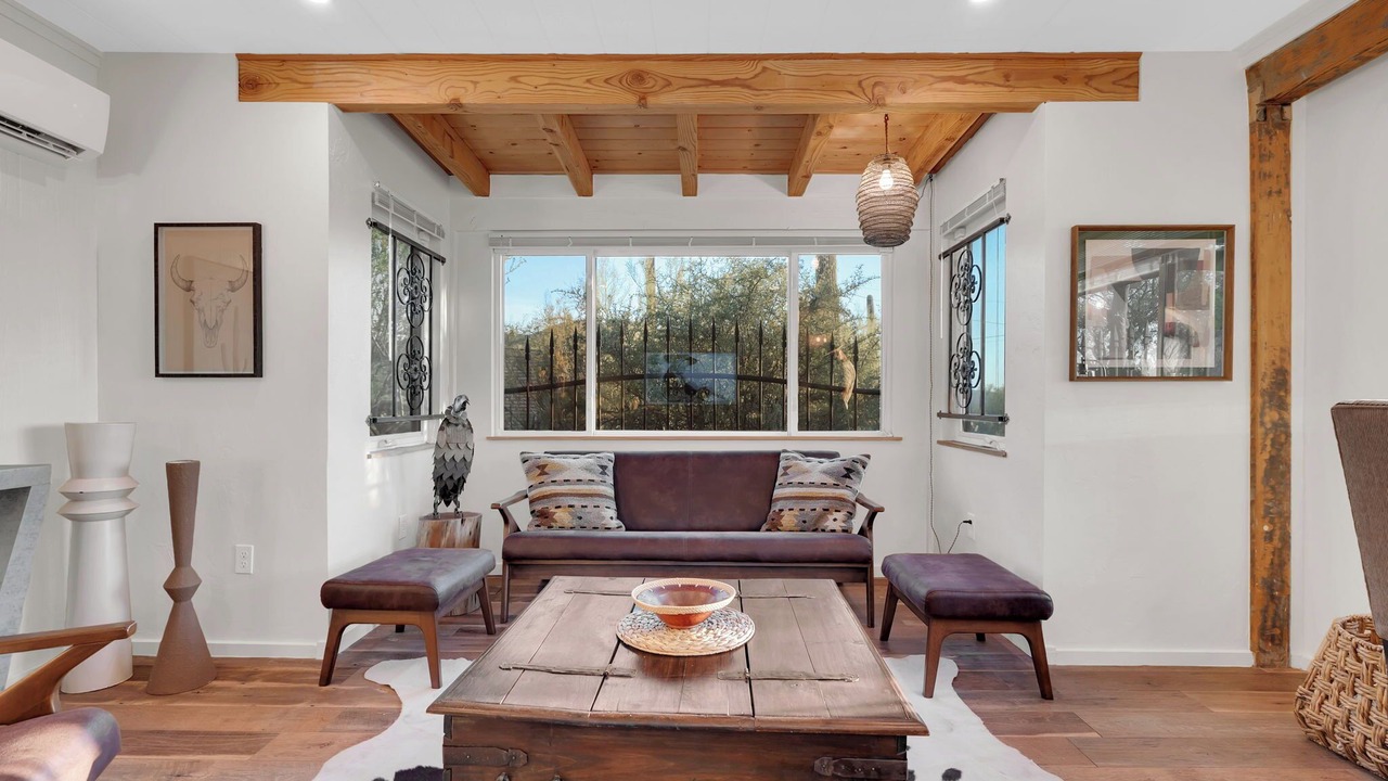 Photo of Livingroom in Picture Rocks