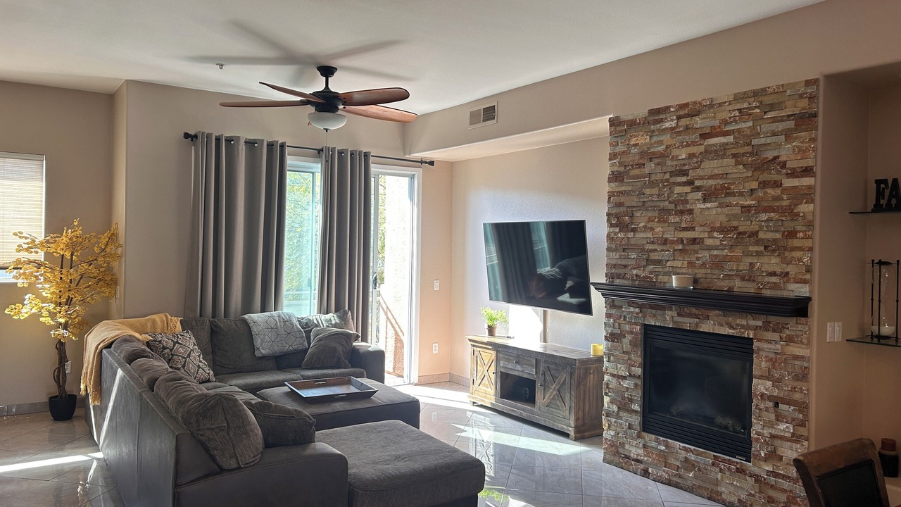 Photo of Livingroom in Glendale Sports and Entertainment District