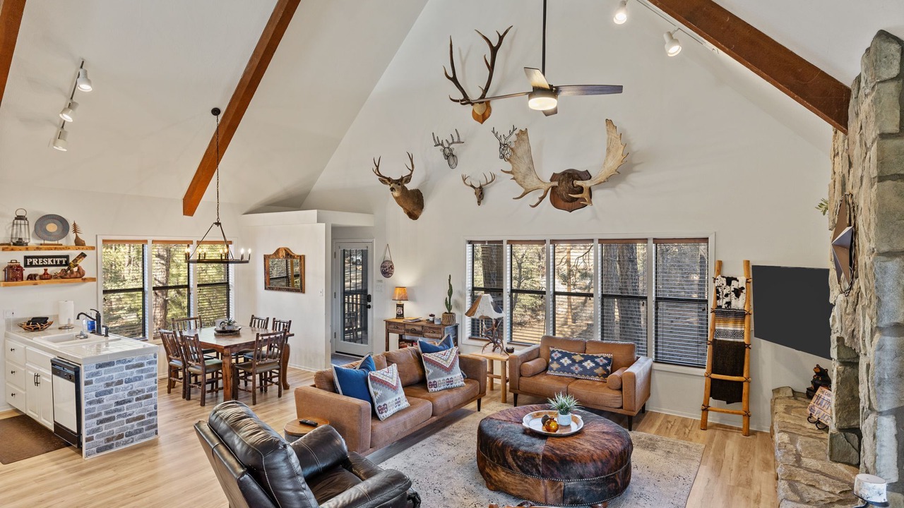 Photo of Livingroom in Highland Pines