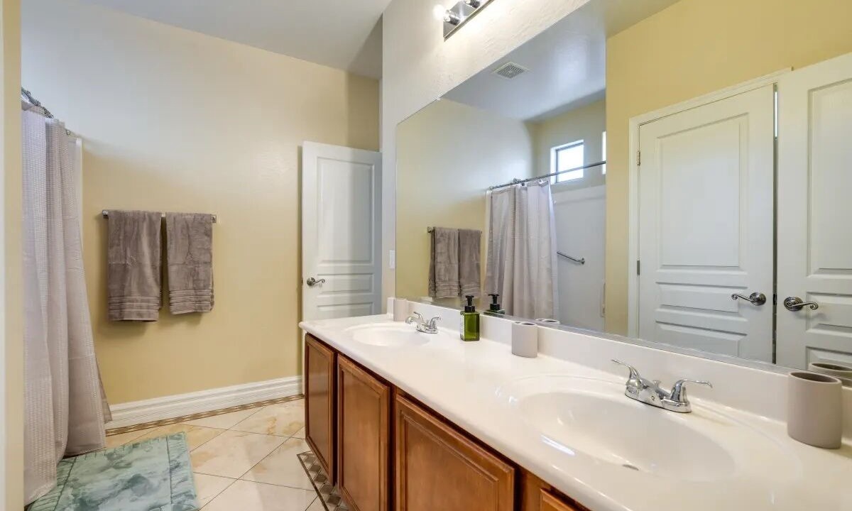 Photo of Bathroom in Norterra