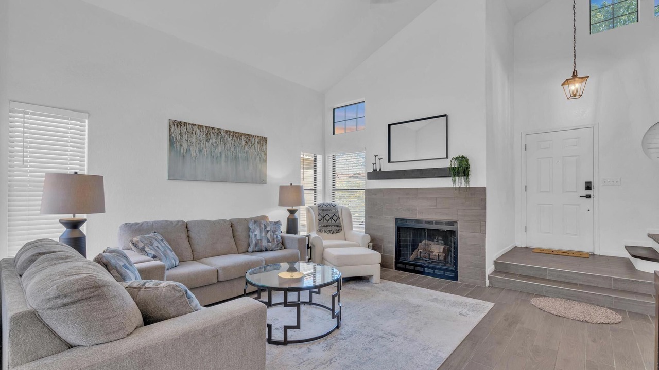 Photo of Livingroom in The Villages Of La Canada