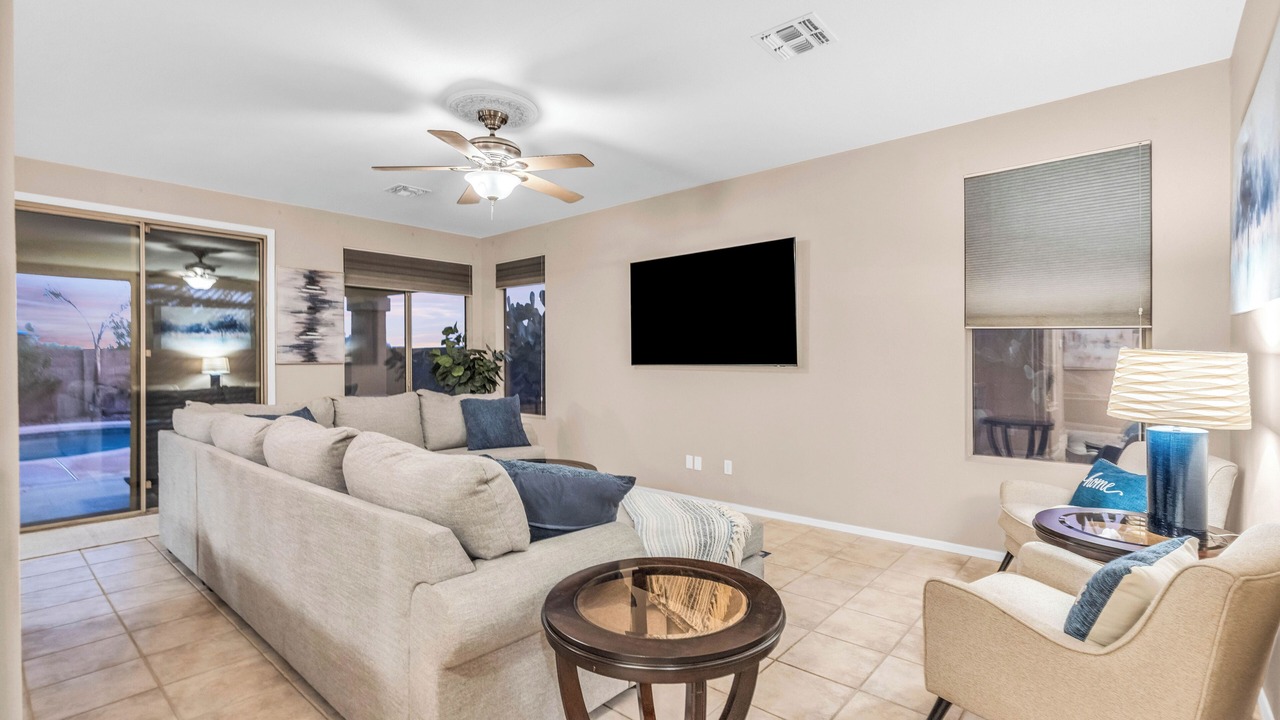 Photo of Livingroom in Foothills Club West