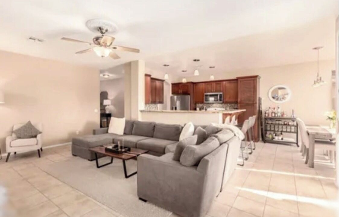 Photo of Livingroom in Foothills Club West