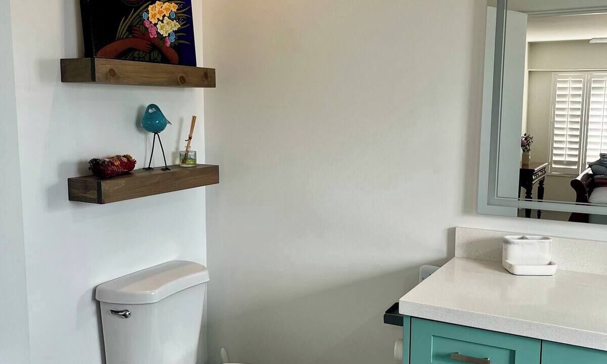 Photo of Bathroom in Campus Manor