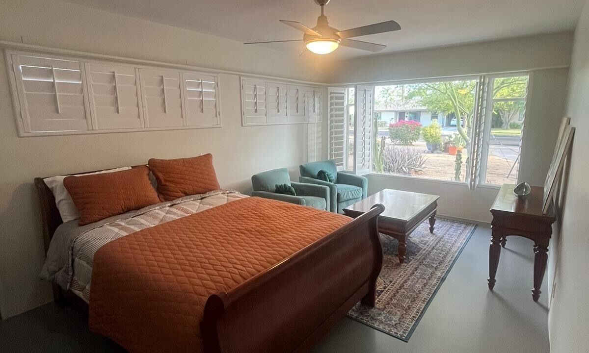 Photo of Bedroom in Campus Manor