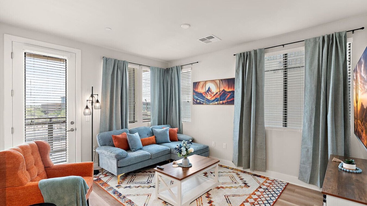 Photo of Livingroom in Papago Parkway