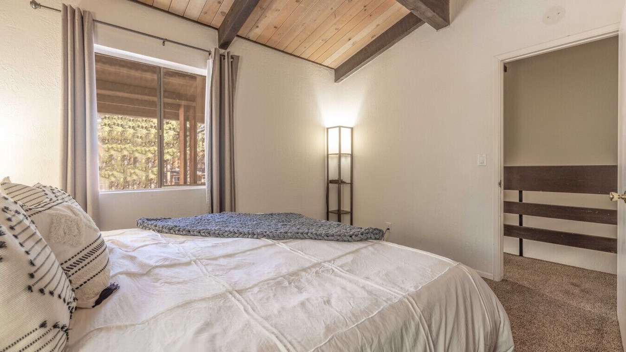Photo of Bedroom in Summit Estates